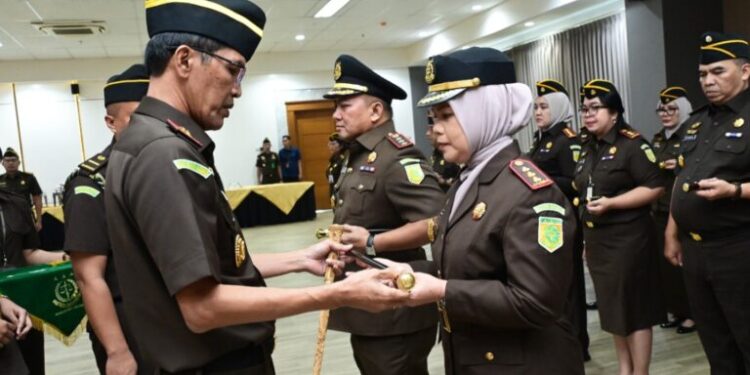 Kajati Jabar Lantik Kajari Kota Bandung dan Kajari Kota Sukabumi, Tekankan Integritas dan Tanggung Jawab Insan Adhyaksa