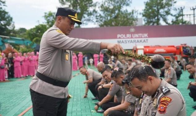 Kapolresta Tasikmalaya Kota Pimpin Upacara Kenaikan Pangkat Personel Polres Tasikmalaya Kota