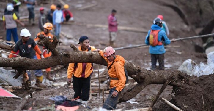 Update Tragedi Longsor Pasirlangu: 43 Jenazah Dievakuasi, Tim SAR Terus Berjuang di Hari Keempat