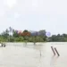 Banjir Di Karawang Putus Akses Jalan , Warga Terpaksa Bayar Rp.30 Ribu Untuk Menyeberang 300 Meter