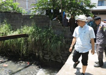 Bupati Bandung Instruksikan Camat Margahayu Bongkar Bangunan Halangi Saluran Air Penyebab Banjir