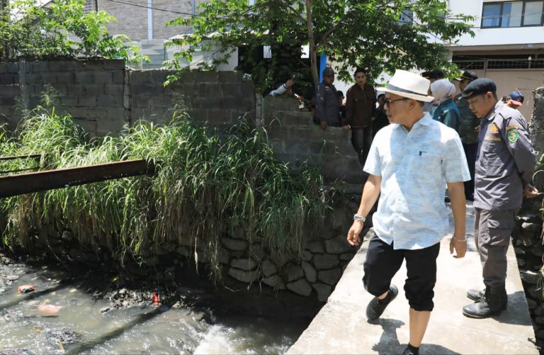 Bupati Bandung Instruksikan Camat Margahayu Bongkar Bangunan Halangi Saluran Air Penyebab Banjir