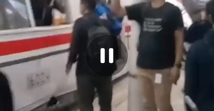 Kereta Argo Bromo Hantam Dari Belakang KRL Di Stasiun Bekasi Menelan Korban !