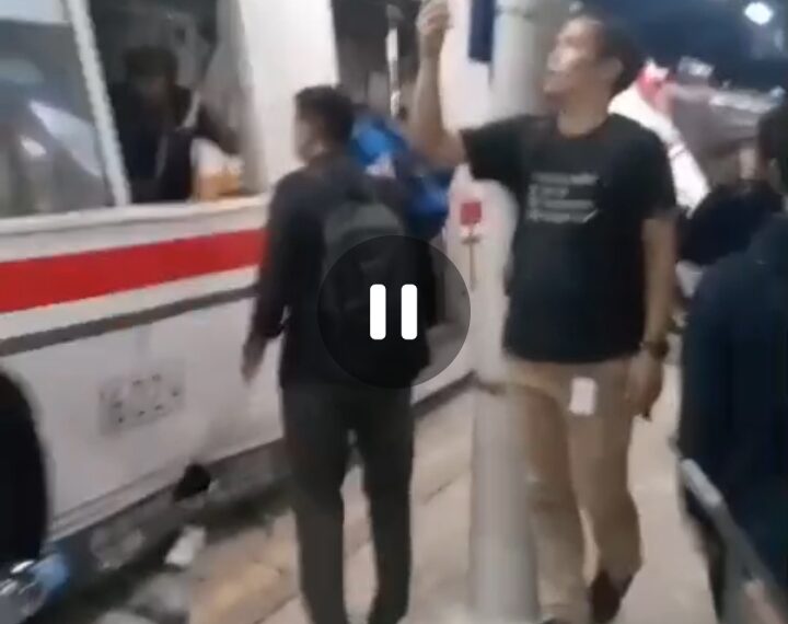 Kereta Argo Bromo Hantam Dari Belakang KRL Di Stasiun Bekasi Menelan Korban !