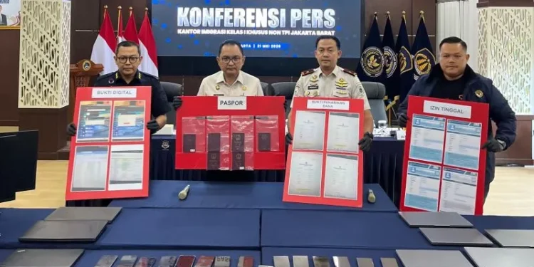 Imigrasi Jakbar Berhasil Menangkap 4 WNA Pelaku Penipuan Berkedok Aplikasi Pembayaran