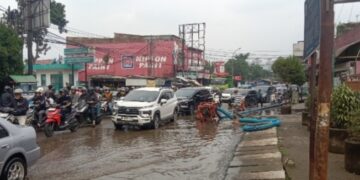 Bina Marga Jawa barat Lamban Tangani Drainase Jalan M. Toha Warga Keluhkan Dan Mengadu Ke KDM Bapak Aing