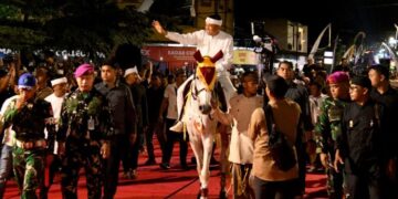 KDM Ikuti Kirab Budaya Napak Tilas Padjadjaran Sampai Kampung Naga Tasikmalaya