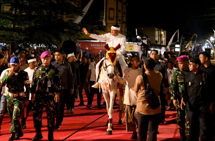 KDM Ikuti Kirab Budaya Napak Tilas Padjadjaran Sampai Kampung Naga Tasikmalaya