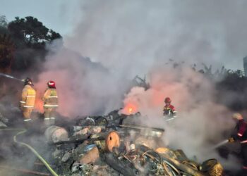 Gudang Rongsok Dilalap Si Jago Merah Ludes Terbakar !