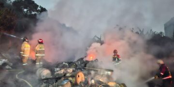 Gudang Rongsok Dilalap Si Jago Merah Ludes Terbakar !
