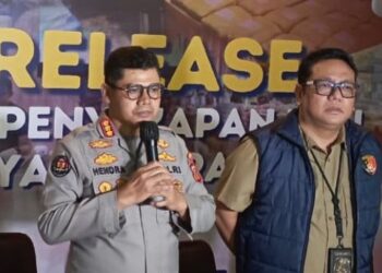 Kabid Humas Polda Jabar Kombes Pol Hendra Rochmawan Memberikan Keterangan Terkait Kasus Penganiayan Berat Oleh Tersangka Taufik Hidayat