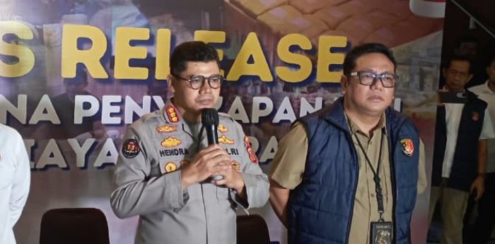 Kabid Humas Polda Jabar Kombes Pol Hendra Rochmawan Memberikan Keterangan Terkait Kasus Penganiayan Berat Oleh Tersangka Taufik Hidayat