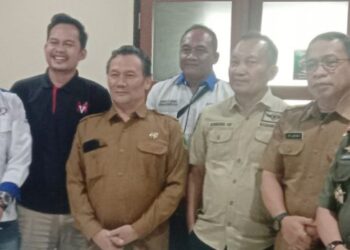 Ratusan Buruh Yang Tergabung Dalam FSPMI Mendatangi Kantor Disnaker Kabupaten Bandung