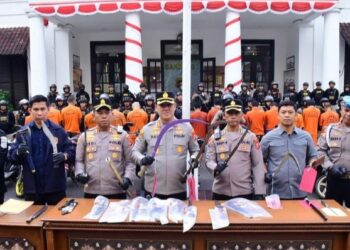 Pers Release Kapolrestabes Bandung Kombes Pol.Dedi Supriyadi S.I.K Ungkap 15 Kasus Curanmor dan Curas, 19 Tersangka Diamankan