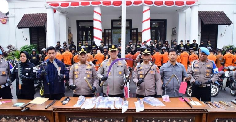 Pers Release Kapolrestabes Bandung Kombes Pol.Dedi Supriyadi S.I.K Ungkap 15 Kasus Curanmor dan Curas, 19 Tersangka Diamankan