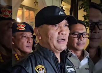 Kepala Kortas Tipidkor Polri Irjen Pol Totok Suharyanto memberikan keterangan Usai Penggeledahan di kafe De’Clan dan Money Changer