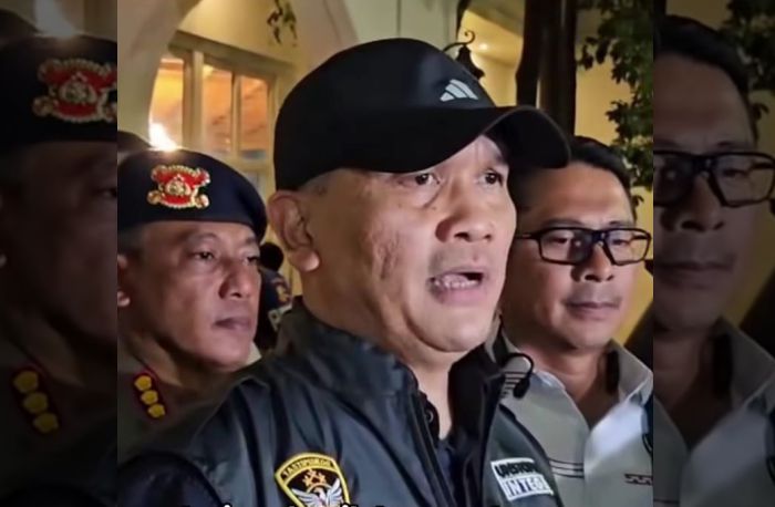 Kepala Kortas Tipidkor Polri Irjen Pol Totok Suharyanto memberikan keterangan Usai Penggeledahan di kafe De’Clan dan Money Changer