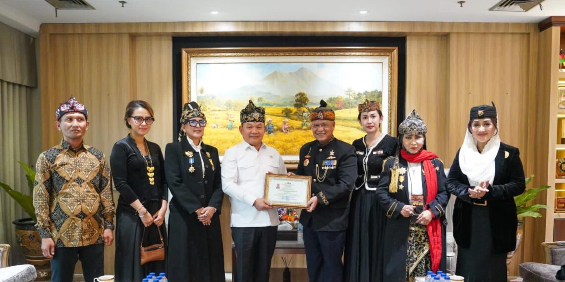 KA STAF PRESIDEN RI JEND TNI P DUDUNG ABDURACHMAN SAAT TERIMA TIM MASDA JABAR