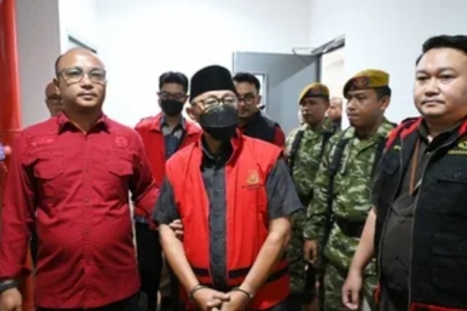 Wakil Bupati dan Plt Sekwan Indramayu ditahan KEJATI Jabar, Dugaan Korupsi Tunjangan DPRD Indramayu Rp18,79 Miliar